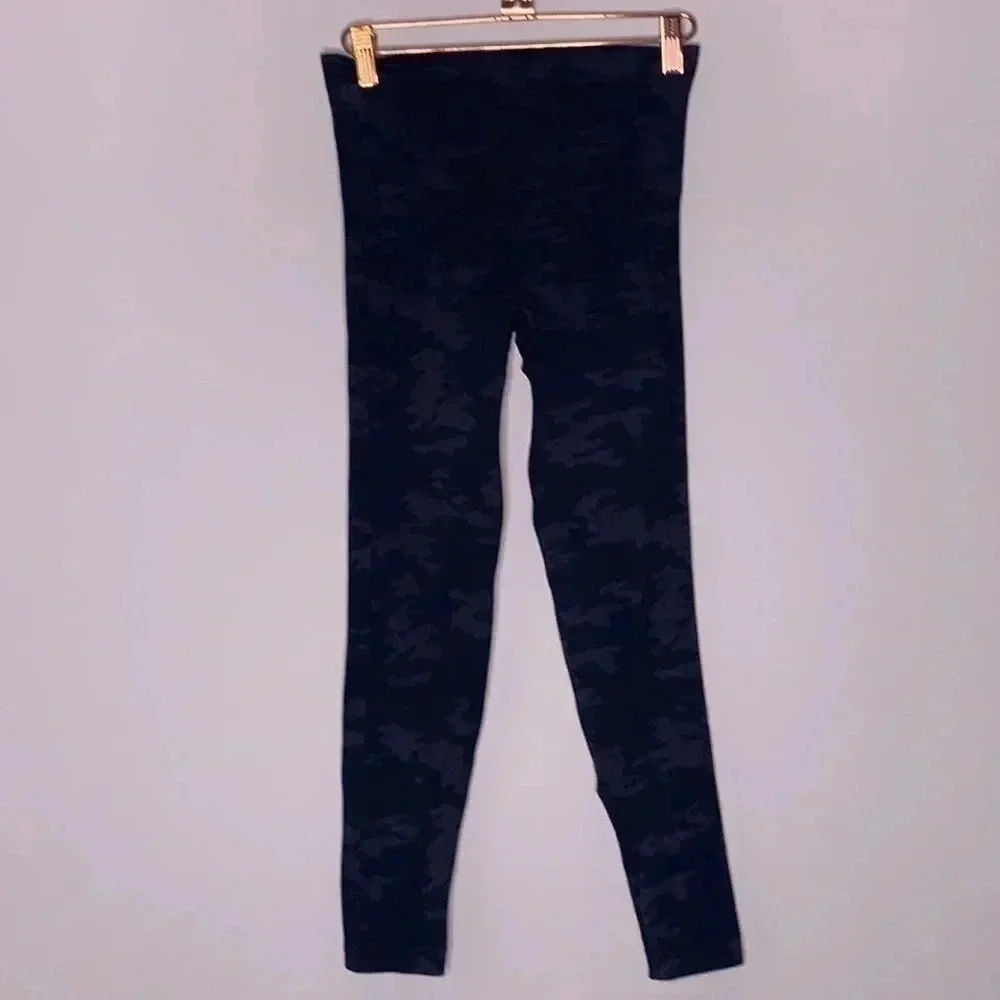 SPANX Look At Me Now Leggings in Black Camo Size Small
